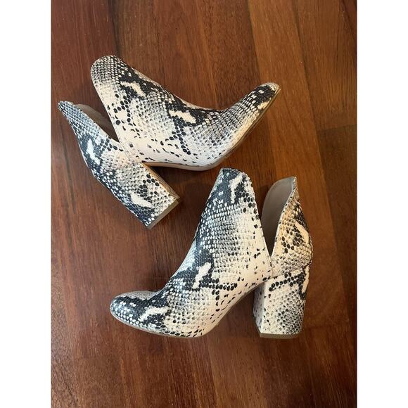 Madden Girl RAVIN Ankle Heels Bootie Snake Print Pull-On Open Sides Size 7 - Picture 1 of 8
